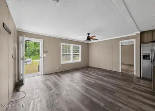2184 Creekwood Court SW, Supply, NC 28462 — 3-bedroom manufactured home in Holden Beach, Supply, NC, photo 4 of 20