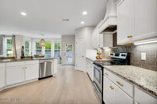 5004 Laurenbridge Lane, Wilmington, NC 28409 – photo 13: CHEFS KITCHEN