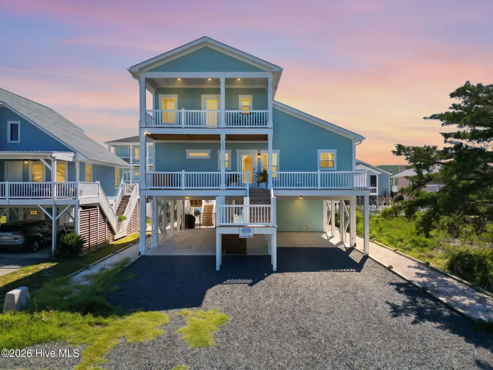 303 Sand Piper Lane, Holden Beach, NC 28462 — 3-bedroom home in Holden Beach, Holden Beach, NC, photo 1 of 27: 1_Kahunaphoto.com-5 copy