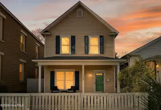 120 S 9th Street, Wilmington, NC 28401 – photo 1: 120S9thSTreet-4_Dusk