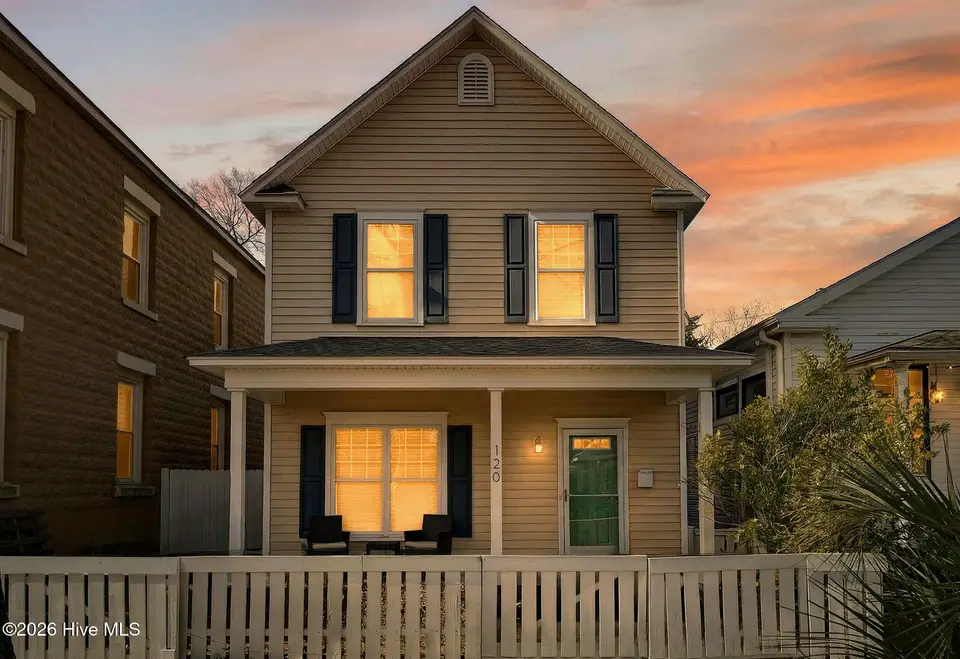 120 S 9th Street, Wilmington, NC 28401 – photo 1 of 42: 120S9thSTreet-4_Dusk