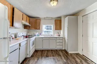817 S 11th Street, Wilmington, NC 28401 — 3-bedroom home in Dawson-Castle Street, Wilmington, NC, photo 4 of 15: IMG_6598_599_600_601_602