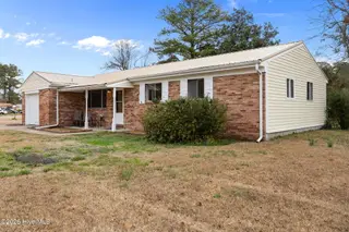 401 Ramsey Drive, Jacksonville, NC 28540 – photo 6: 6-web-or-mls-401 Ramsey Dr. 105