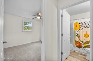 530 Oak Lane, Jacksonville, NC 28540 – photo 14: 15_hallway