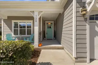 128 Hanover Lakes Drive, Wilmington, NC 28401 — 3-bedroom home in Hanover Lakes, Wilmington, NC, photo 5 of 41: 5_img_9001