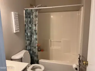 404 Penny Lane D, Morehead City, NC 28557 – photo 14: Bathroom