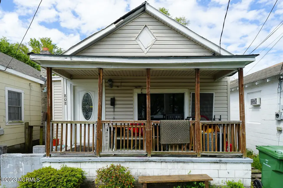 808 S 9th Street, Wilmington, NC 28401 – photo 1 of 4