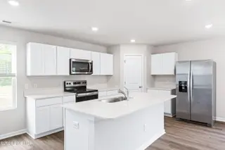 520 Sandy Hollow Drive, Jacksonville, NC 28540 – photo 16: Photos of a similar home
