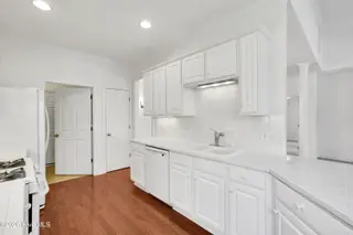 1009 N Sanderling Drive, Leland, NC 28451 — 3-bedroom townhome in Waterford of the Carolinas, Leland, NC, photo 15 of 63: Kitchen