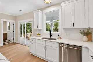 2303 Chestnut Street, Wilmington, NC 28405 — 3-bedroom home in Chestnut Heights, Wilmington, NC, photo 3 of 53: 2303 Chestnut Kitchen Virtual Staging