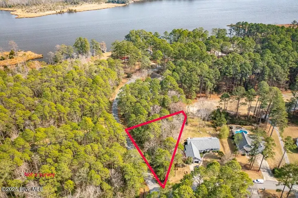 900 Crooked Creek Drive, New Bern, NC 28560 – photo 1 of 15: tempImagergEGsB