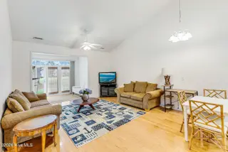 5052 Wyncie Wynd, Southport, NC 28461 — 2-bedroom townhome in South Harbour Village, Southport, NC, photo 8 of 44: 5052 Wyncie Wynd-8