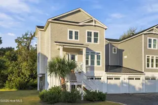 52 Pier View Court, Hampstead, NC 28443 — 3-bedroom waterfront home, Hampstead, NC, photo 8 of 60: 14_front left exterior