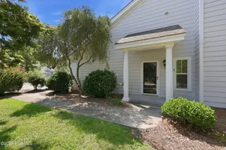 100 Jasmine Court, Morehead City, NC 28557 – photo 8: 7-web-or-mls-100 Jasmine Ct 007