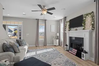 1807 Olde Farm Road, Morehead City, NC 28557 – photo 2: Living Room
