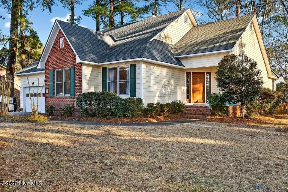 813 Plantation Drive, New Bern, NC 28562 – photo 1 of 43: 813 Plantation Dr.