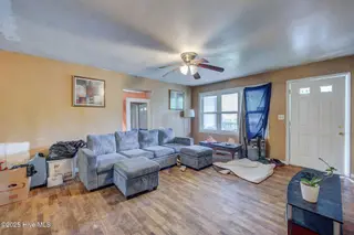 2128 Yaupon Drive, Wilmington, NC 28401 — 3-bedroom home in Greenfield Lake Estates, Wilmington, NC, photo 4 of 22: 2128YauponDrive-4