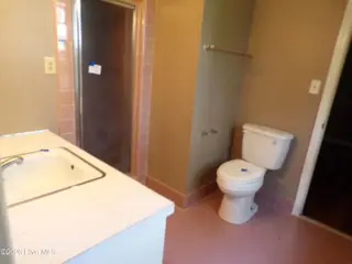 6518 Fairway Drive, Grifton, NC 28530 – photo 14: Jack & Jill Bathroom