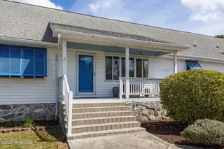 120 Pearl Drive, Beaufort, NC 28516 — 3-bedroom home in Beaufort Meadow, Beaufort, NC, photo 4 of 50: 47-web-or-mls-1S3A1095