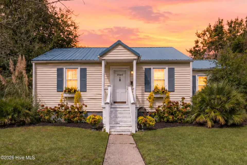 2103 Brandon Road, Wilmington, NC 28405 – photo 1 of 44: 1_virtual twilight