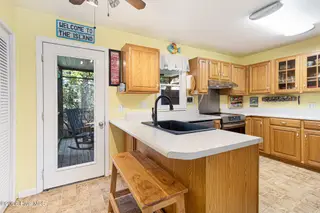 104 Elm Court, Pine Knoll Shores, NC 28512 – photo 5: Kitchen
