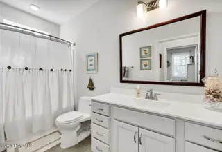 142 Rice Marsh Way, Wilmington, NC 28412 — 3-bedroom home in Bella Port, Wilmington, NC, photo 11 of 62: 142 RICE MARSH WAY - 1ST FLR GUEST BATH
