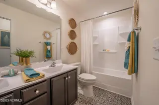 303 Enfield Drive, Carthage, NC 28327 – photo 18: 039_King_Hall Bath