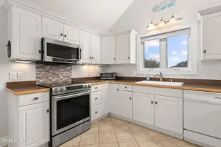 8 Royal Tern Court, Bald Head Island, NC 28461 – photo 11: Kitchen ALT 1