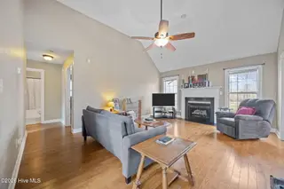 1636 Crawfords Pointe Drive, Greenville, NC 27834 — 3-bedroom home in Crawfords Pointe, Greenville, NC, photo 8 of 38: 15-web-or-mls-IMG_6934