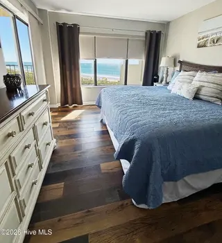 8801 Reed Drive W302, Emerald Isle, NC 28594 — 2-bedroom condo in Sound Of The Sea, Emerald Isle, NC, photo 3 of 17: Master Bedroom