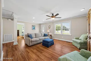 1035 W Saint James Street, Tarboro, NC 27886 – photo 8: Living Room