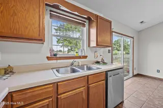 105 Linden Road, Richlands, NC 28574 – photo 10: 13-web-or-mls-_RAD7619