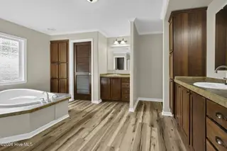 552 Colonial Landing Road SE, Bolivia, NC 28422 – photo 21: 21-web-or-mls-Primary bath