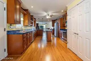 704 Canal Cove Road, Lake Waccamaw, NC 28450 – photo 18: Kitchen