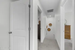 903 Walnut Street, Wilmington, NC 28401 – photo 13: 15_hallway