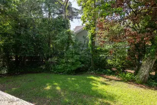 122 Purdie Drive, Emerald Isle, NC 28594 — 3-bedroom home in Oakland Hills, Emerald Isle, NC, photo 18 of 22: Ocean Moon Cottage 025