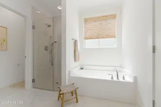 127 Windswept Lane, Beaufort, NC 28516 – photo 23: Primary ensuite