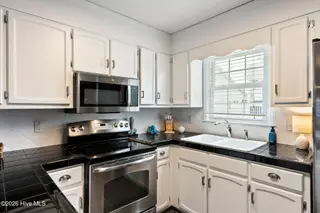 417 4th Street, Sunset Beach, NC 28468 — 4-bedroom home, Sunset Beach, NC, photo 13 of 41: 417 4th St, Sunset Beach, NC