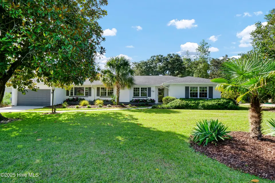 218 Robert E Lee Drive, Wilmington, NC 28412 – photo 1 of 55: 001_p2522232_194