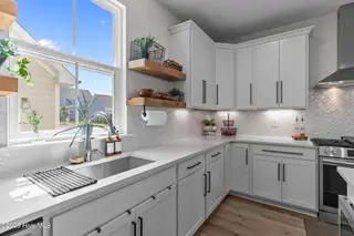826 Trisail Terrace, Wilmington, NC 28412 – photo 16: Many upgrades