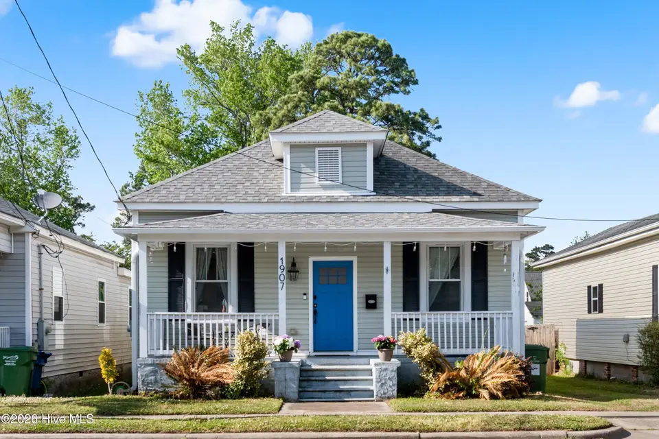 1907 Castle Street, Wilmington, NC 28403 – photo 1 of 56: 1907CastleSt - 1
