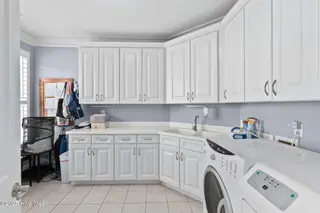 104 Gallants Lane, Beaufort, NC 28516 — 5-bedroom home in Gallants Landing, Beaufort, NC, photo 19 of 52: Laundry
