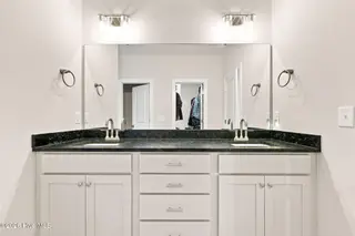 1409 B Dorset Drive, Greenville, NC 27834 – photo 10: Master Bath