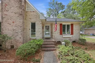 900 Crane Drive, New Bern, NC 28560 – photo 4: 4-web-or-mls-0C0A1317_edit