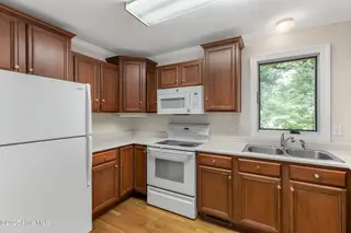 3805 Appleton Way, Wilmington, NC 28412 – photo 9: Appleton3805-4kitShaneL33A3327-CR2