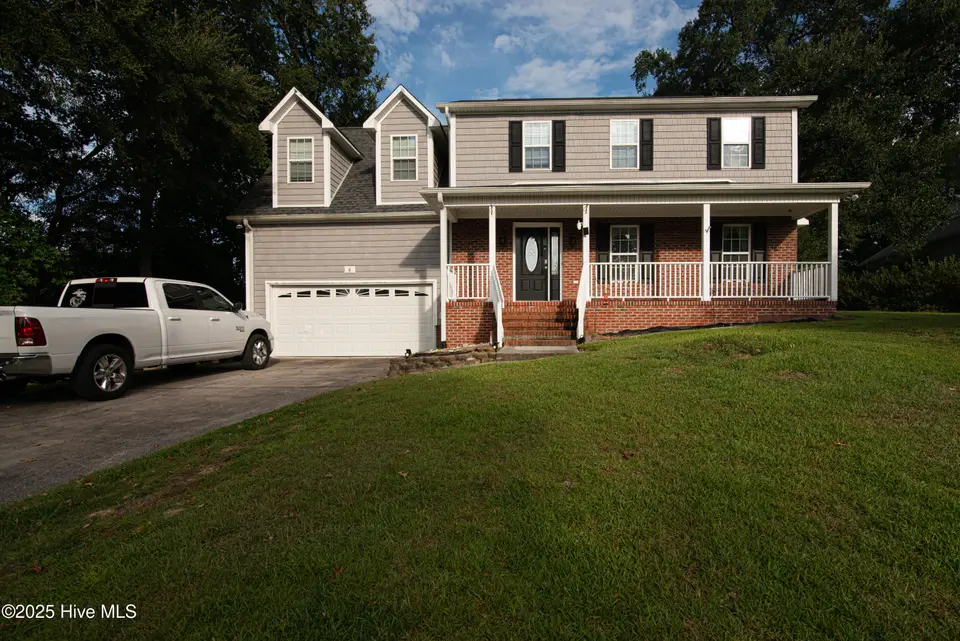 8 Arrowhead Drive, Hubert, NC 28539 — 4-bedroom home in Great Neck Shores, Hubert, NC, photo 1 of 31: DSC_3550