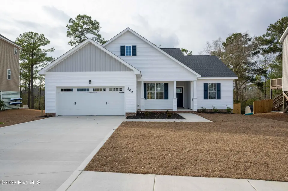 202 Broadleaf Drive, Jacksonville, NC 28546 – photo 1 of 34: Exterior