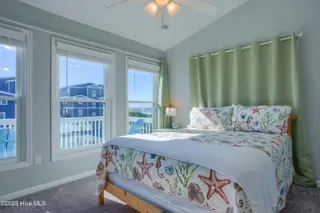 20 Porpoise Place, North Topsail Beach, NC 28460 – photo 15: 20 Porpoise Place - Interiors_4