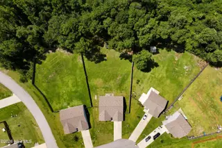 19 Evian Court, Hampstead, NC 28443 — 3-bedroom home in Hope Creek, Hampstead, NC, photo 9 of 49