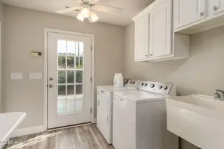 321 Barbara Drive, New Bern, NC 28562 – photo 21: Laundry